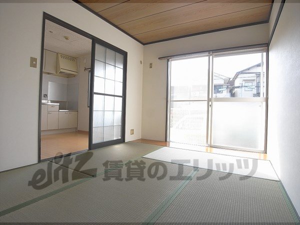 Living and room. New tatami has entered