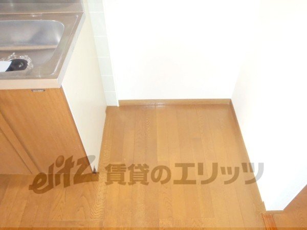 Other room space. Refrigerator yard