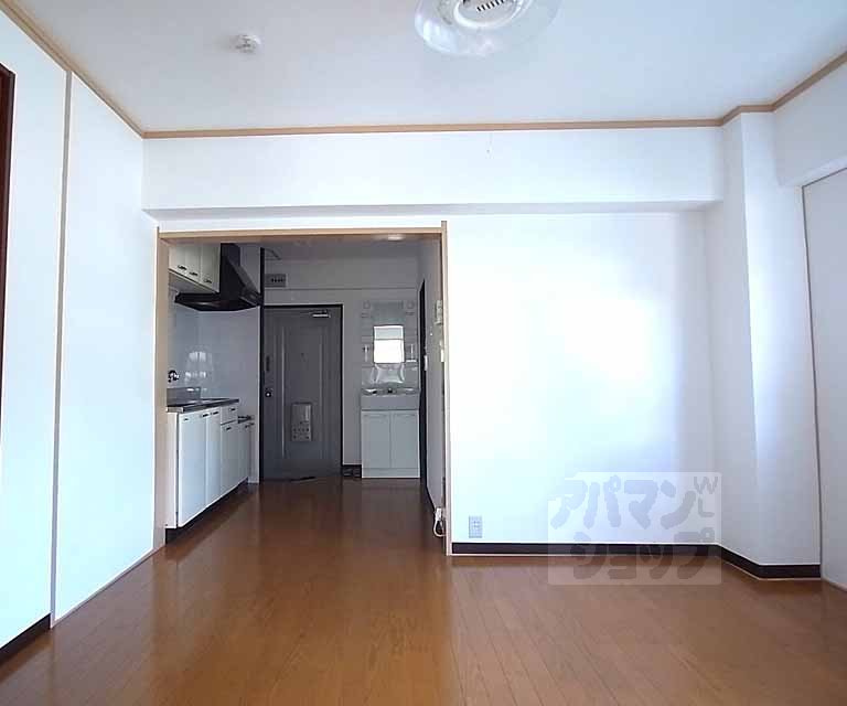 Living and room. Living 10 Pledge ・ Bright rooms because there is a window