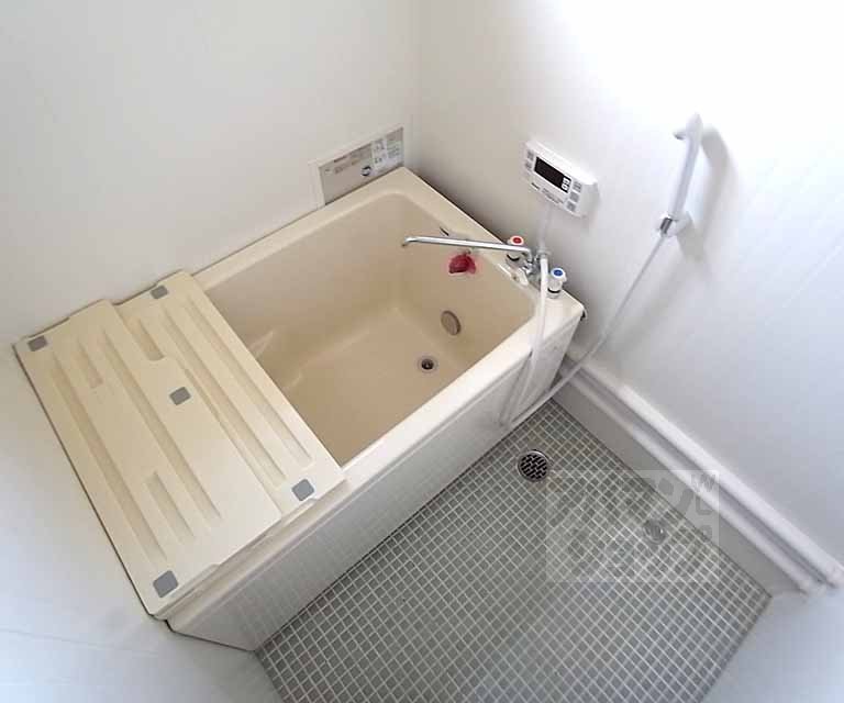 Bath. Reheating function with bus