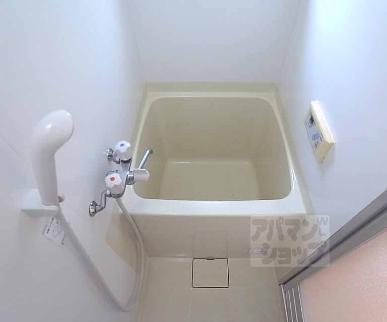 Bath. It is a bath with a compact shower.