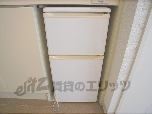 Other room space. Refrigerator yard