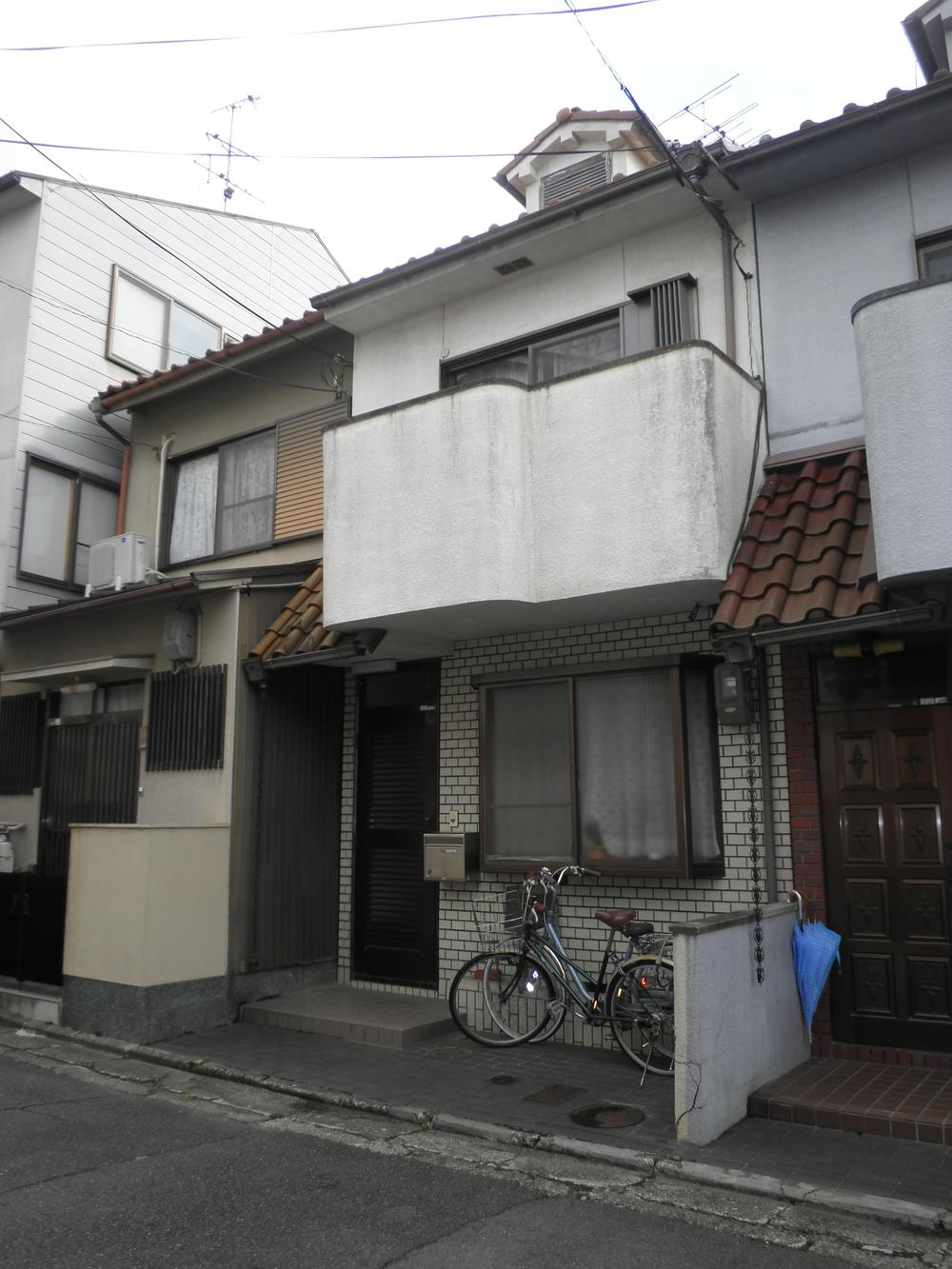 Local appearance photo. Local (11 May 2013) Shooting