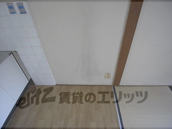 Other room space. Refrigerator yard