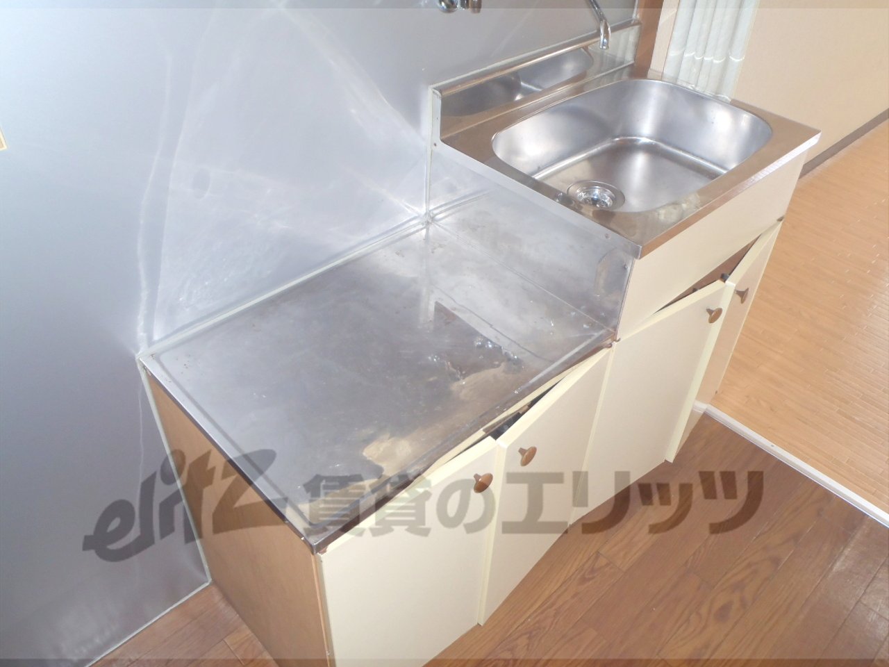 Kitchen. Two-burner stove is can be installed