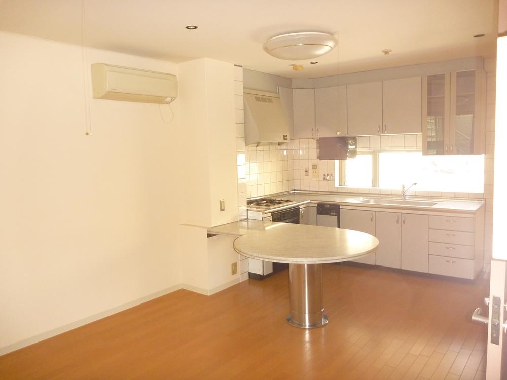 Kitchen. Local (June 2013) Shooting