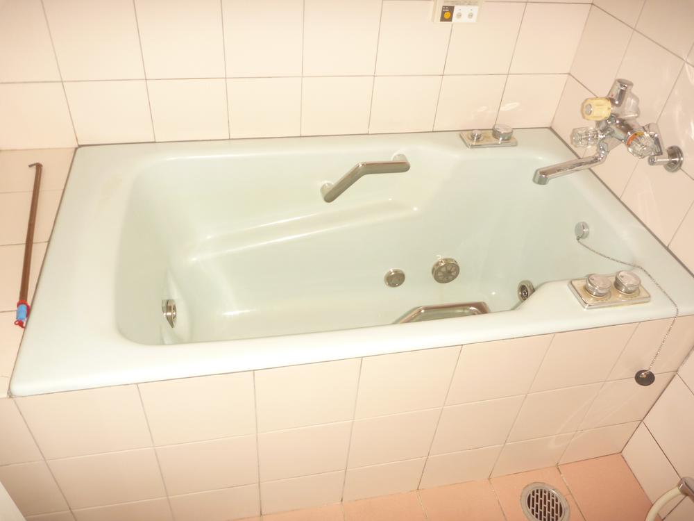 Bathroom. Local (June 2013) Shooting