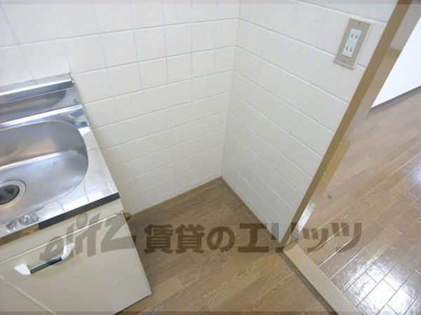 Other room space. Refrigerator yard