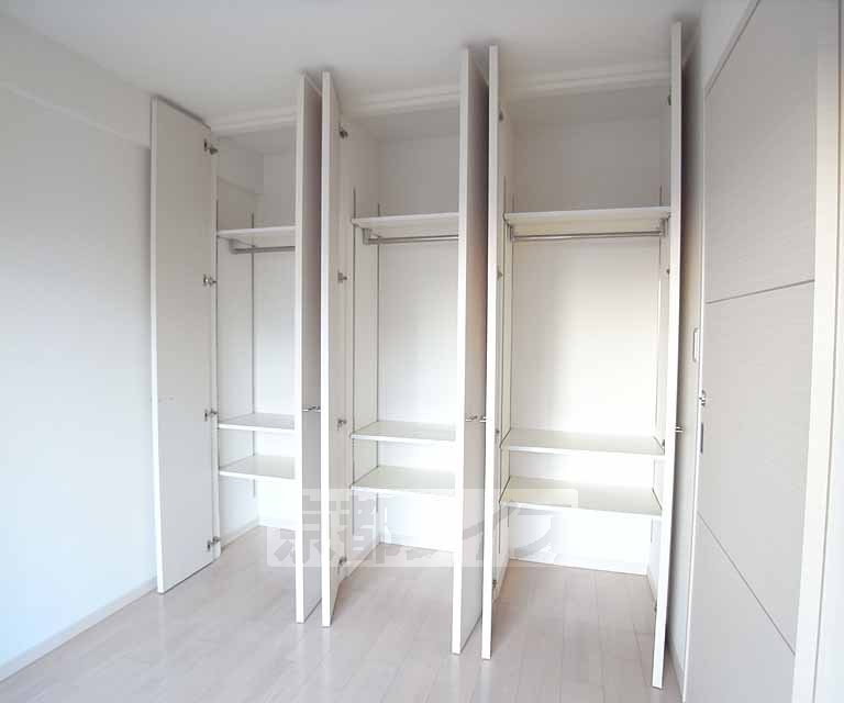 Receipt. 4.9 Pledge is a Western-style storage.