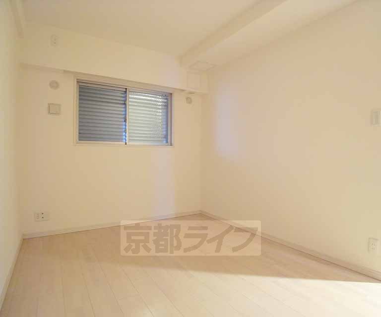 Living and room. 6 Pledge of Western-style.