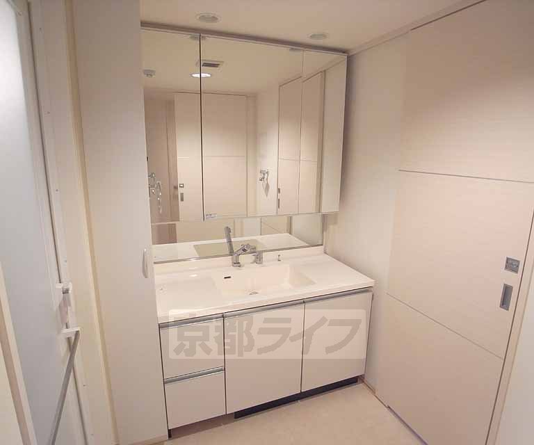 Washroom. Independence is a wash basin.