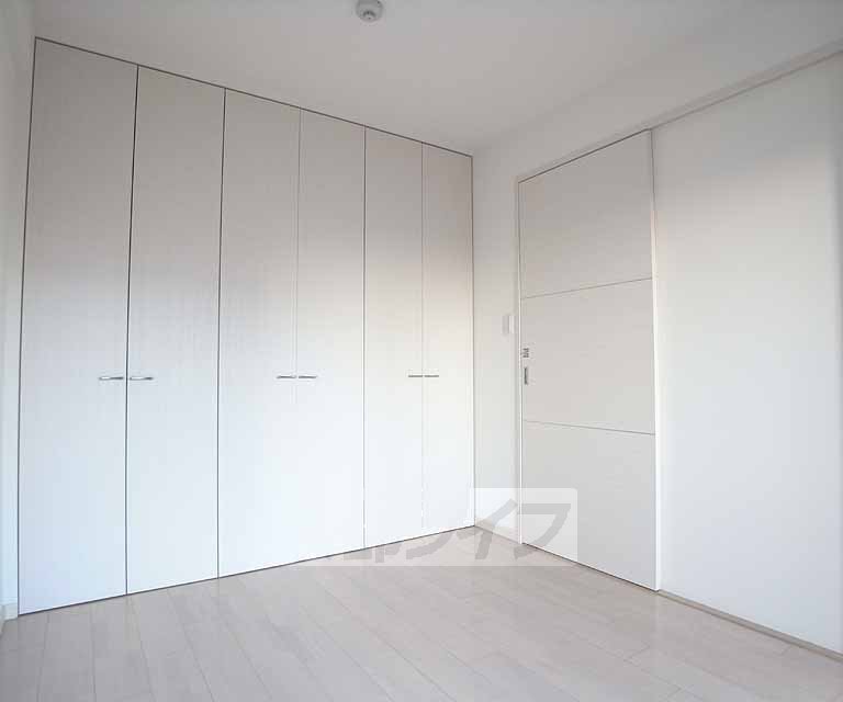 Living and room. 4.9 Pledge of Western-style.