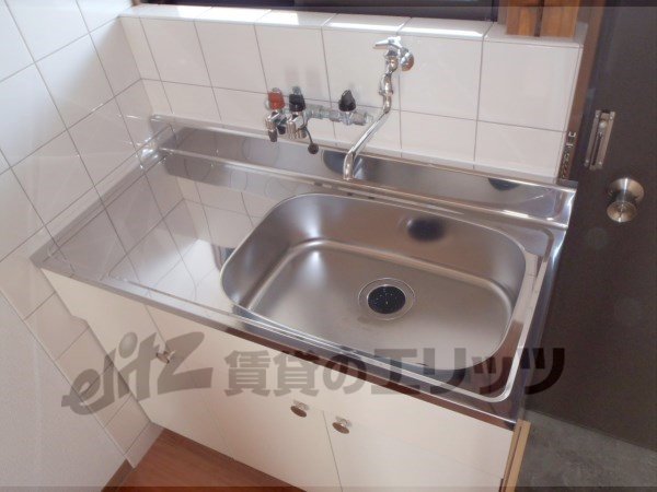 Kitchen. 1-neck is a stove installation Allowed.