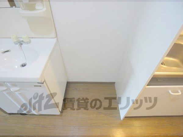 Other room space. Refrigerator yard