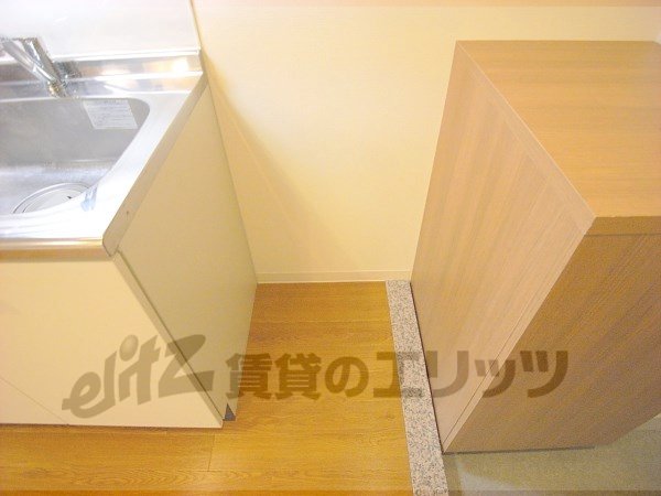 Other room space. Refrigerator yard