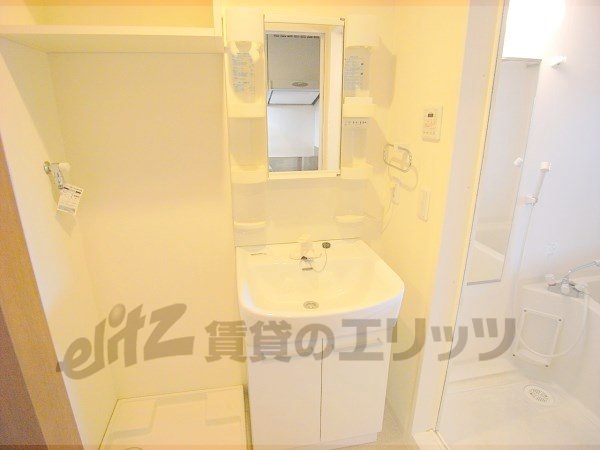 Washroom. Independent wash basin