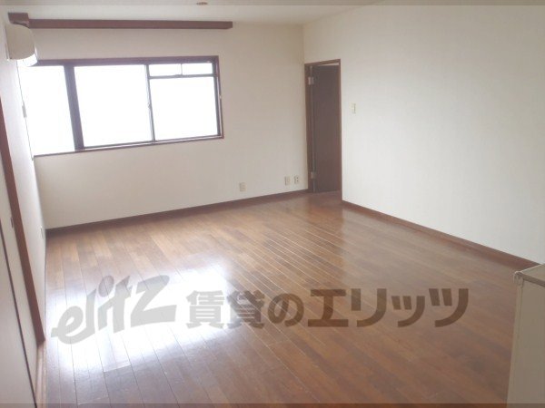 Living and room. The large living. Also came enough sun