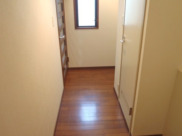 Other room space. Corridor