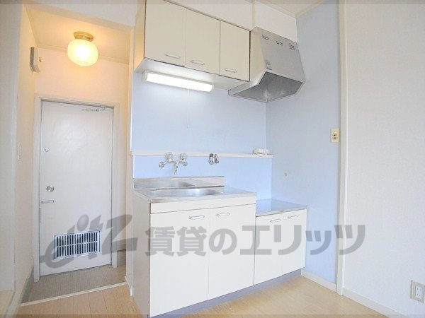 Kitchen. You can also cook in the two-burner stove installation Allowed