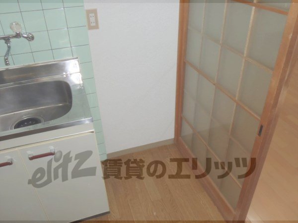 Other room space. Refrigerator yard