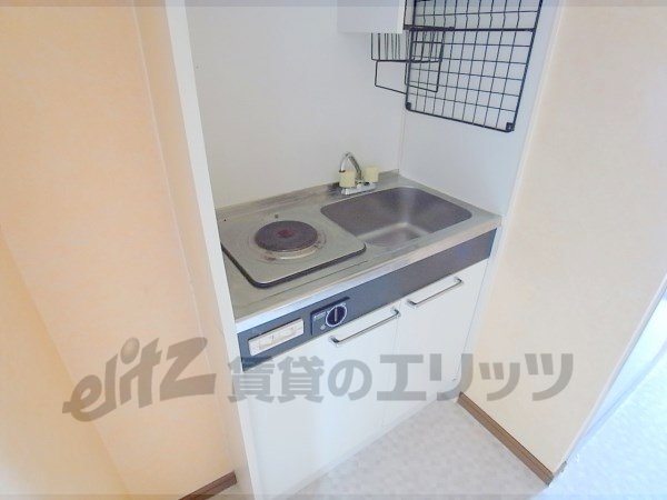 Kitchen. It is a kitchen table with a stove.