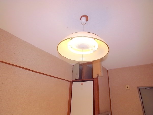 Other Equipment. There is lighting in the room.