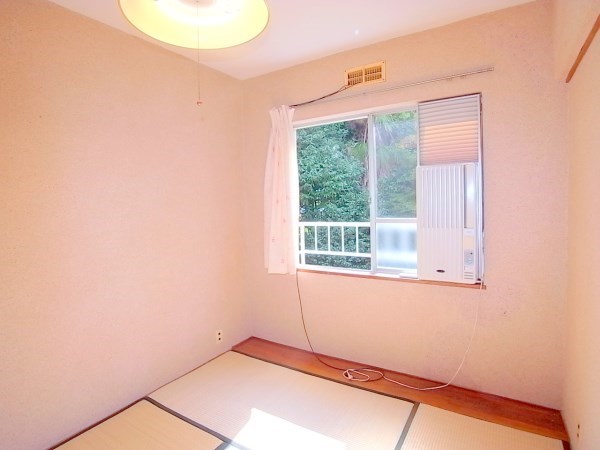 Living and room. You can use it well yang.