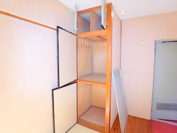 Receipt. There is storage space.