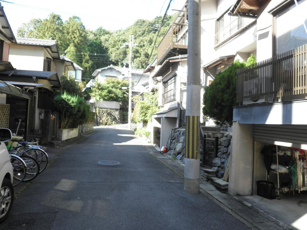 Local photos, including front road. Local (11 May 2013) Shooting