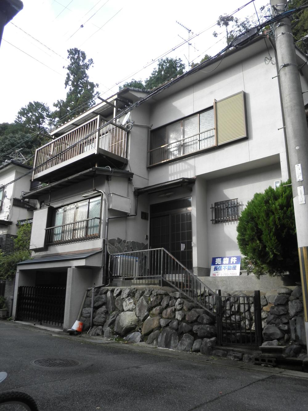 Local appearance photo. Local (11 May 2013) Shooting