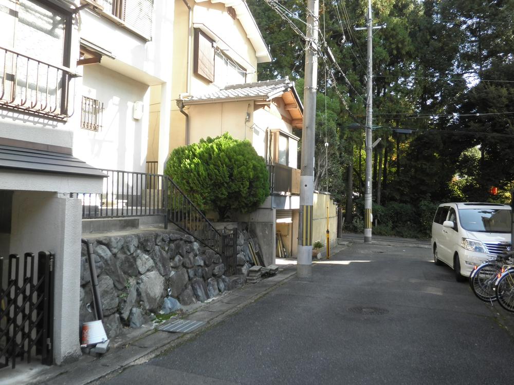 Local photos, including front road. Local (11 May 2013) Shooting