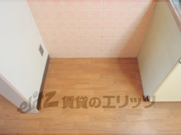 Other room space. Refrigerator yard