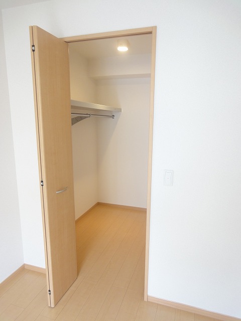 Receipt. Pat housed in a walk-in closet