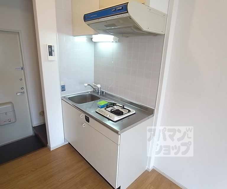 Kitchen. It is a mouthful gas stove kitchen.