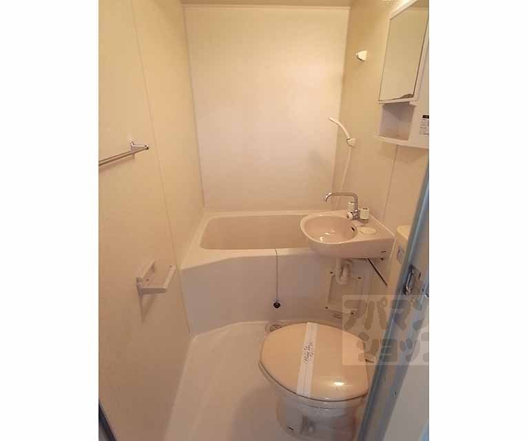 Bath. 3-point unit bus