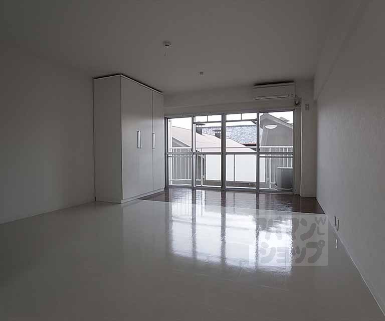 Living and room. It is spacious Western-style