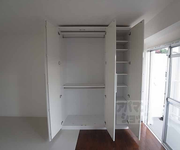 Receipt. Movable storage (there is no room there is also a)