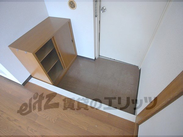 Entrance. It is relatively spacious entrance