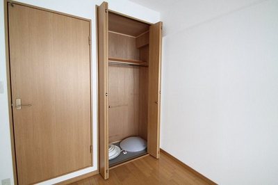 Receipt. Easy-to-use interior.