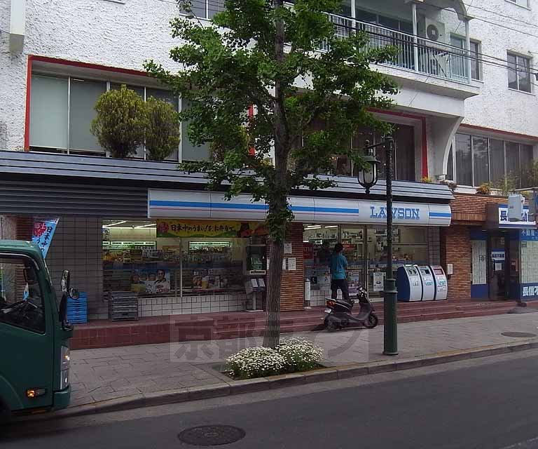 Convenience store. 350m until Lawson Kamigamosakurai Machiten (convenience store)