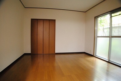 Living and room. Easy-to-use Western-style