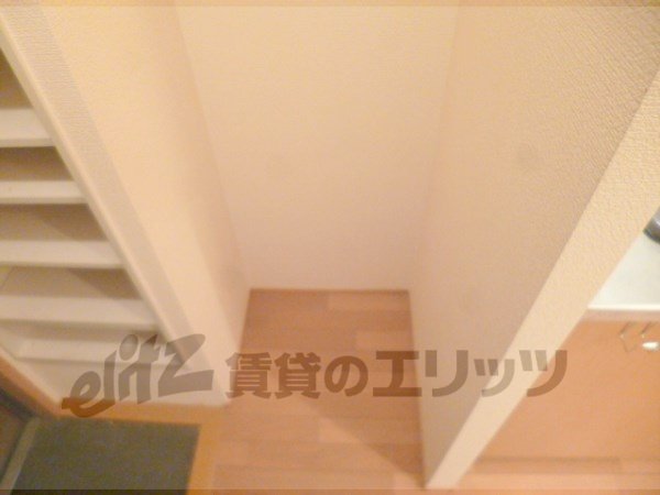 Other room space. Refrigerator yard