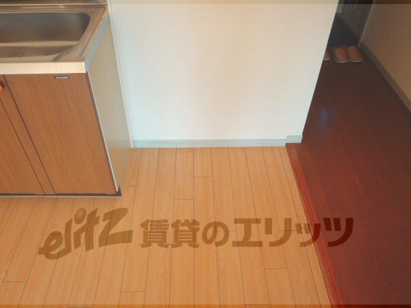 Other room space. Refrigerator yard