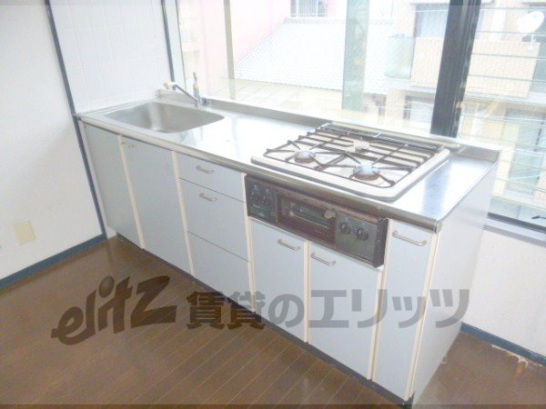 Kitchen. Two-burner stove