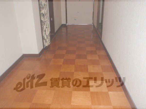 Other room space. Corridor