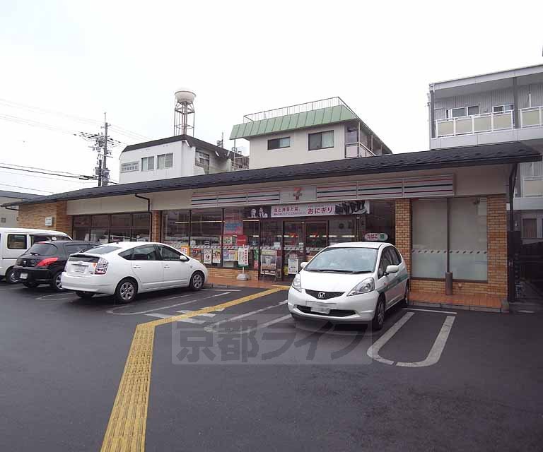 Convenience store. 217m to Seven-Eleven Kamigamosakakida the town store (convenience store)