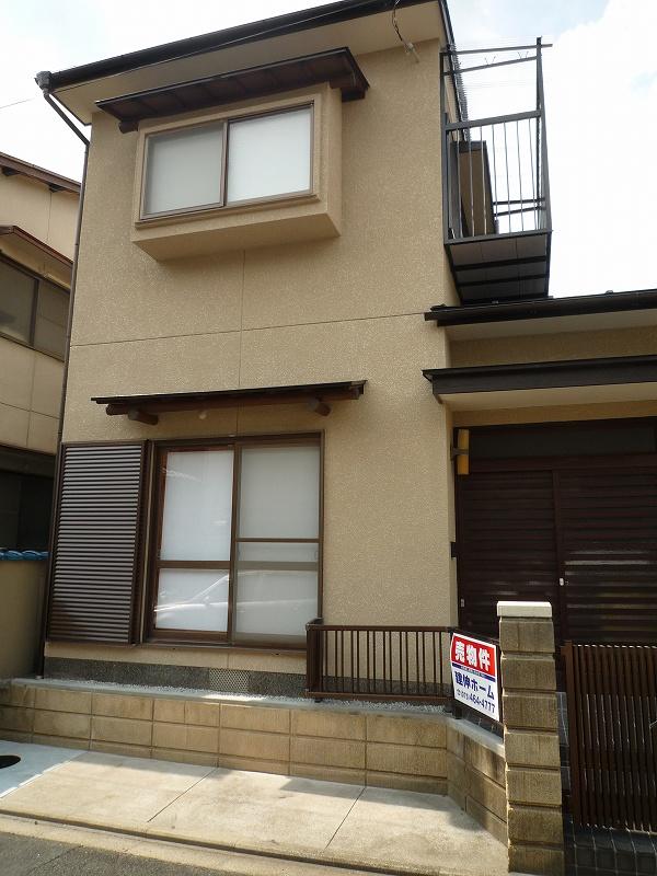 Local appearance photo. Outer wall stucco waterproof spray paint finish