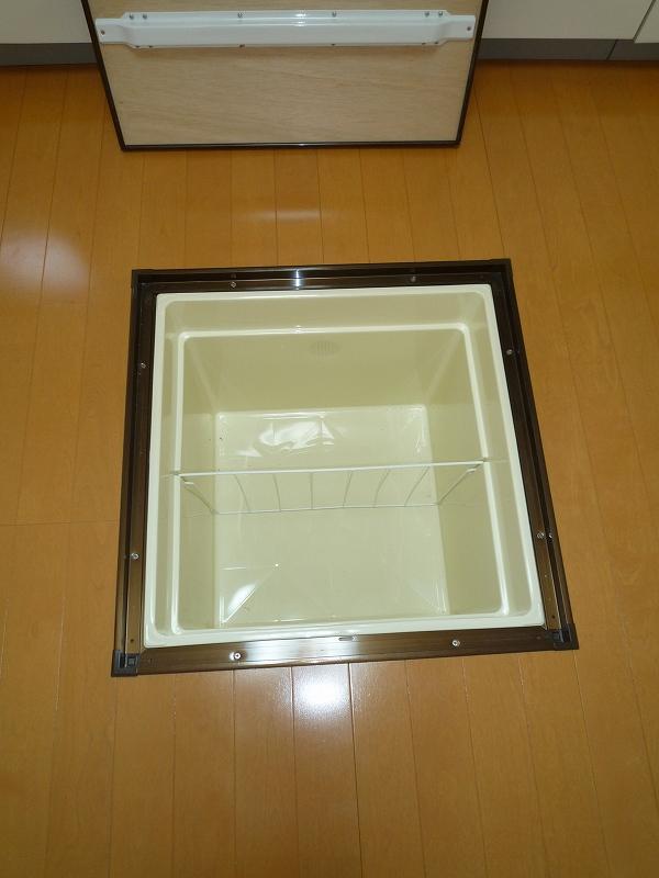 Other. Underfloor storage It had made