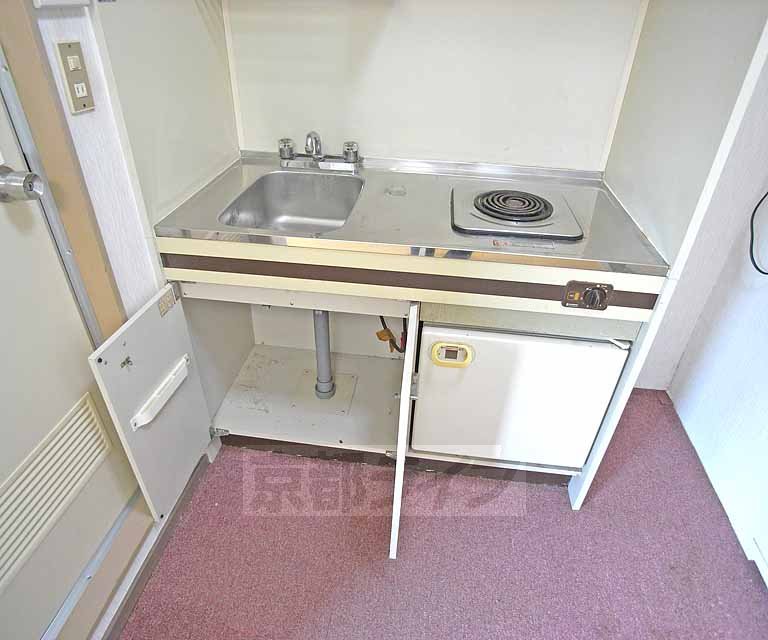 Kitchen. Is full enter storage.