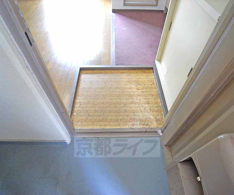 Entrance. It is the entrance space.